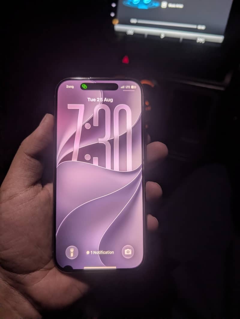 Apple iPhone 16 Pro 1