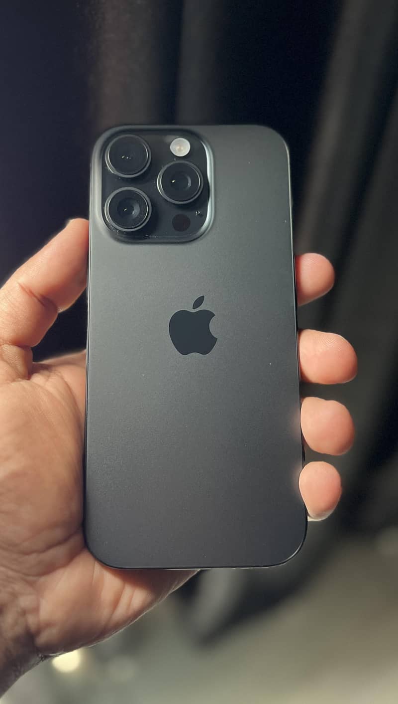 Apple iPhone 16 Pro 2