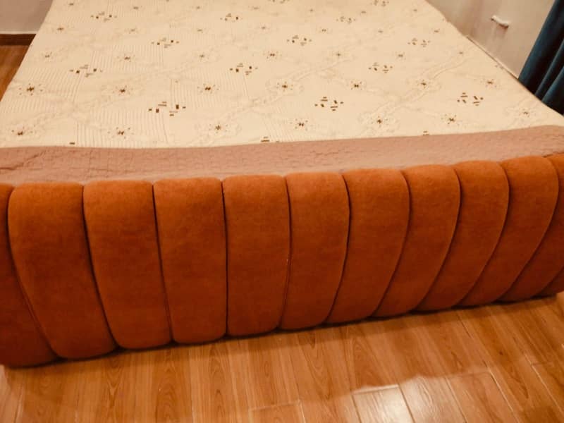 King size bed 1