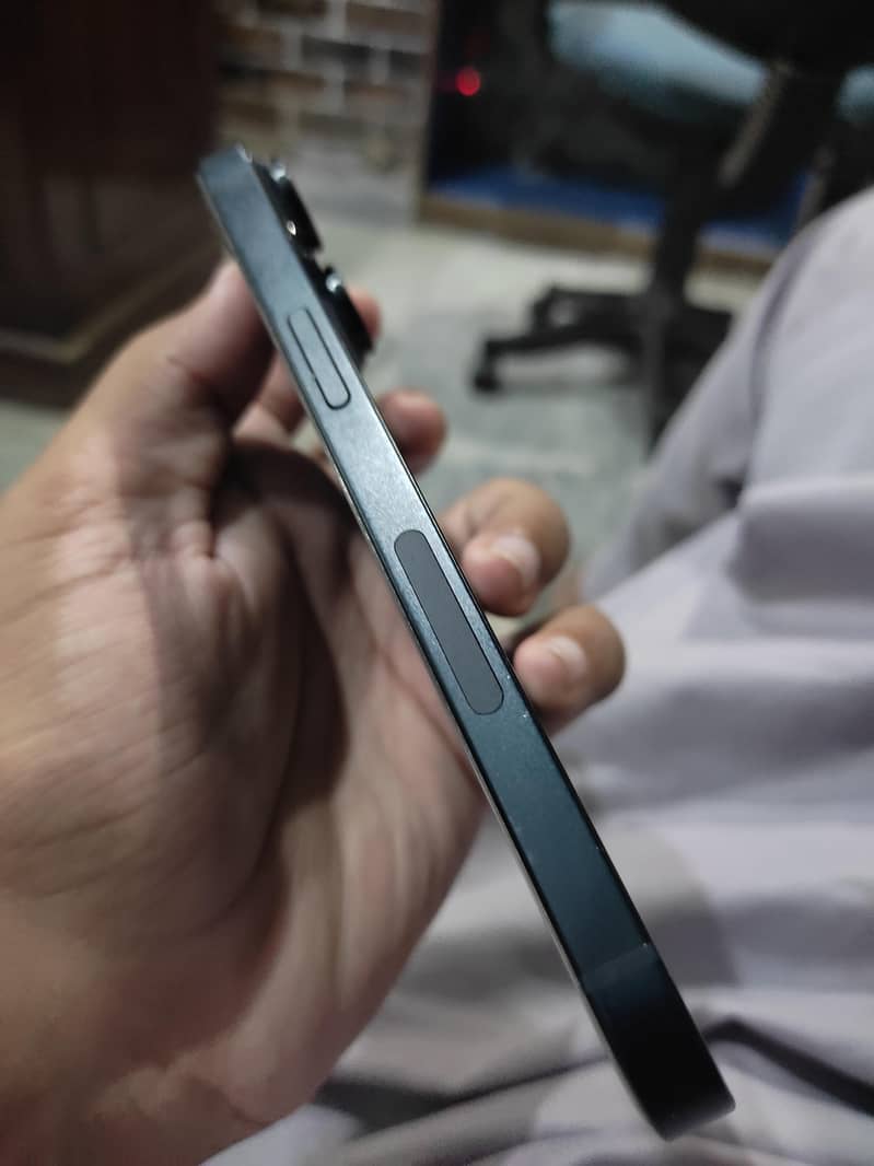 Apple iPhone 14 3