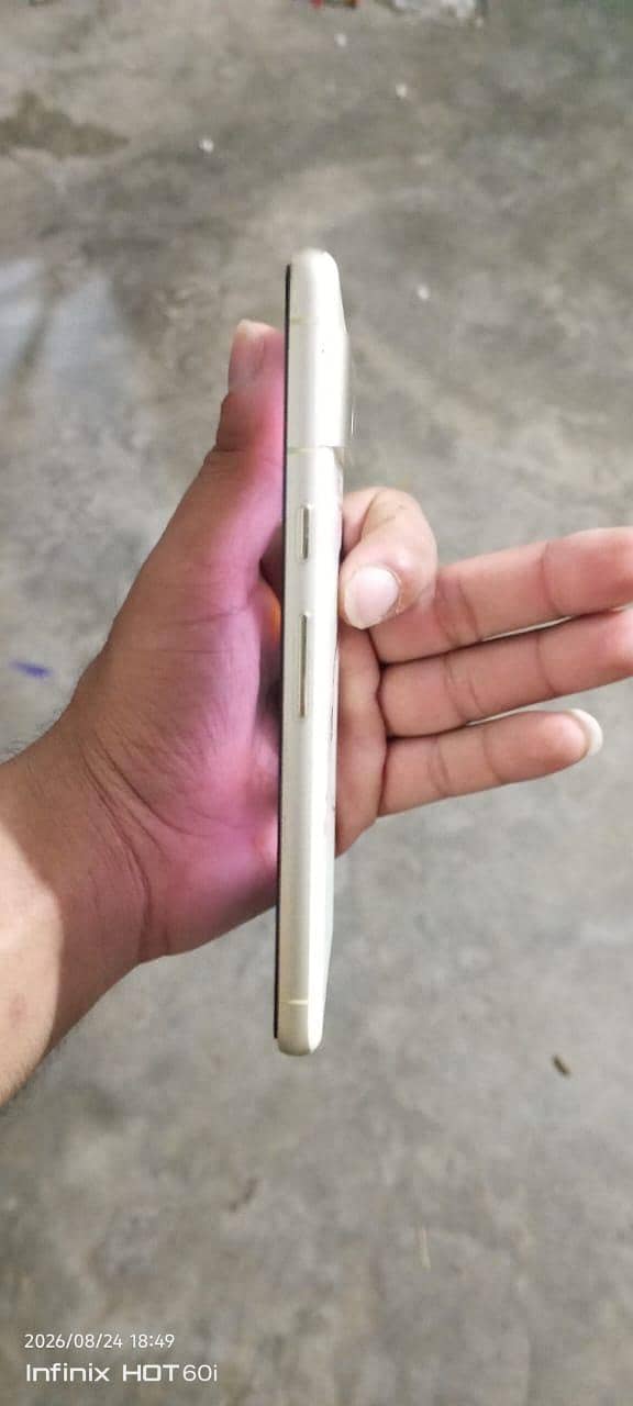 Google Pixel 7 4