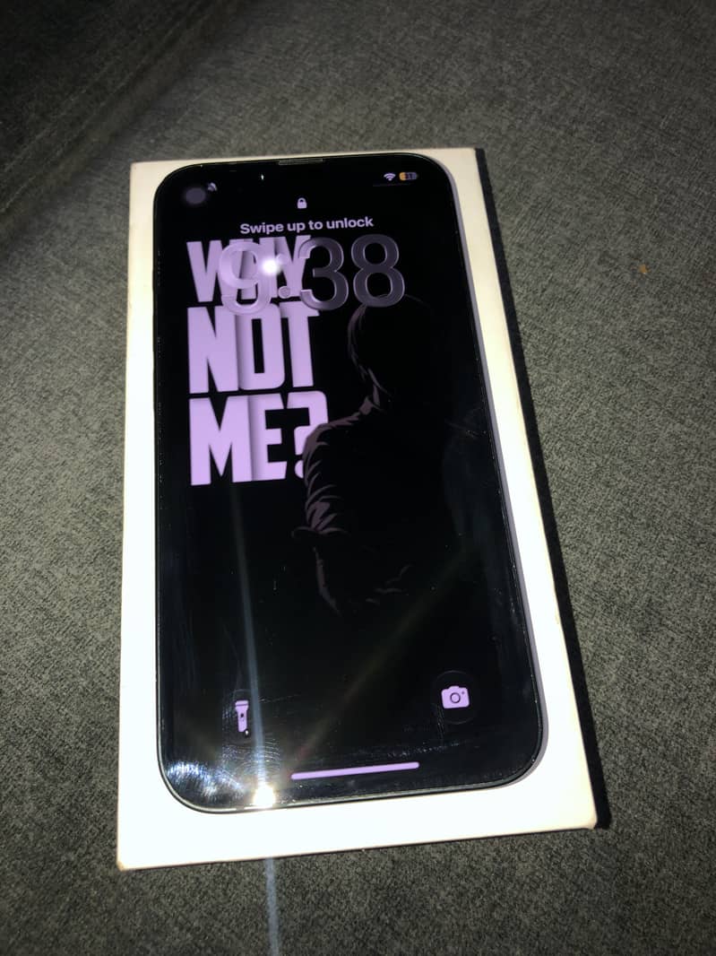 Apple iPhone 16e 3