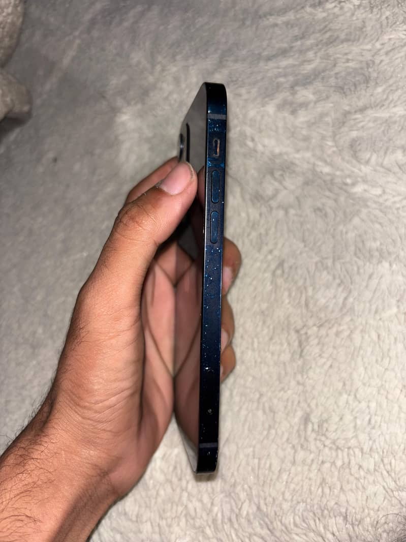 Apple iPhone 12 4