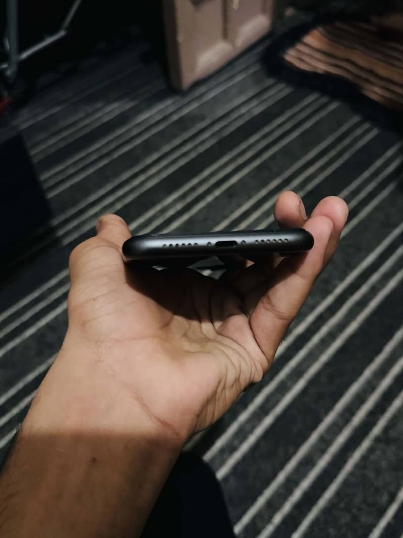 Apple iPhone 11 3