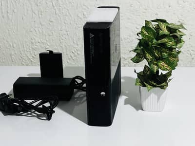 XBOX 360 ULTRA SLIM 500GB JAILBREAK 50+ GAMES HIGH graphics