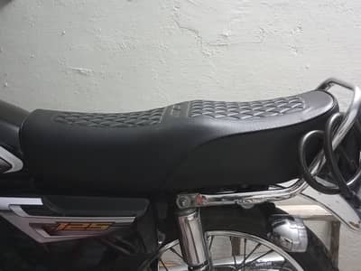 Honda 125 Seat