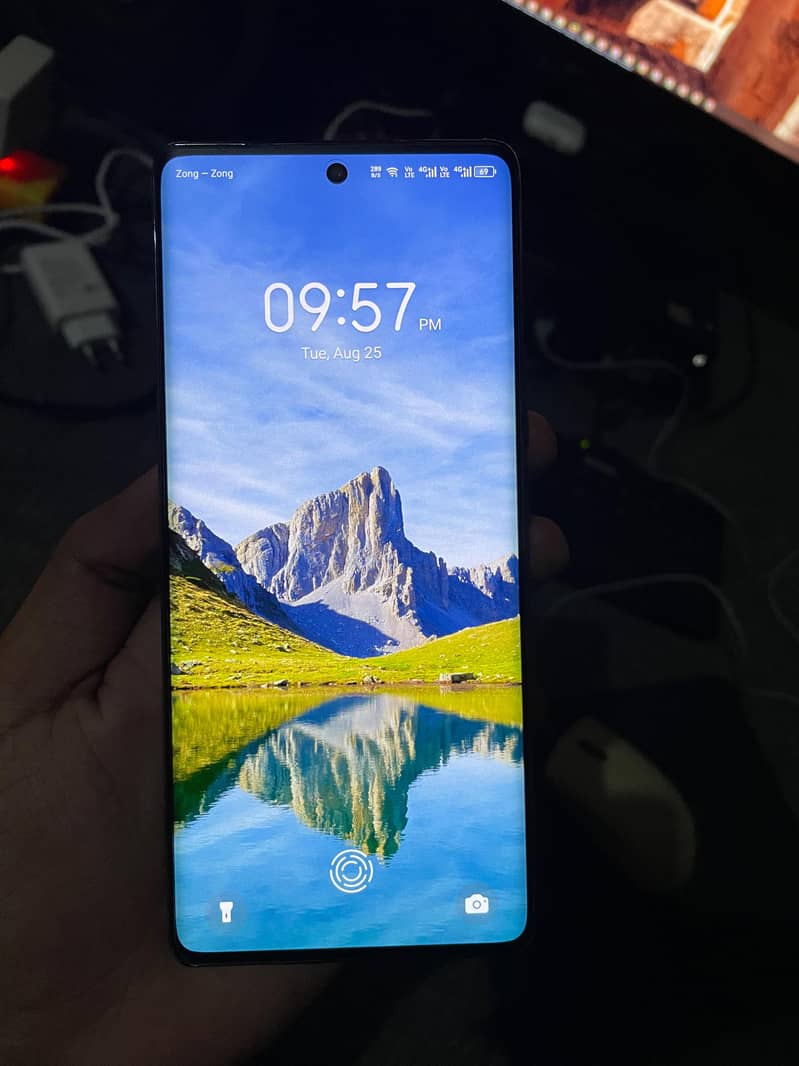 Tecno Spark 20 pro plus 4