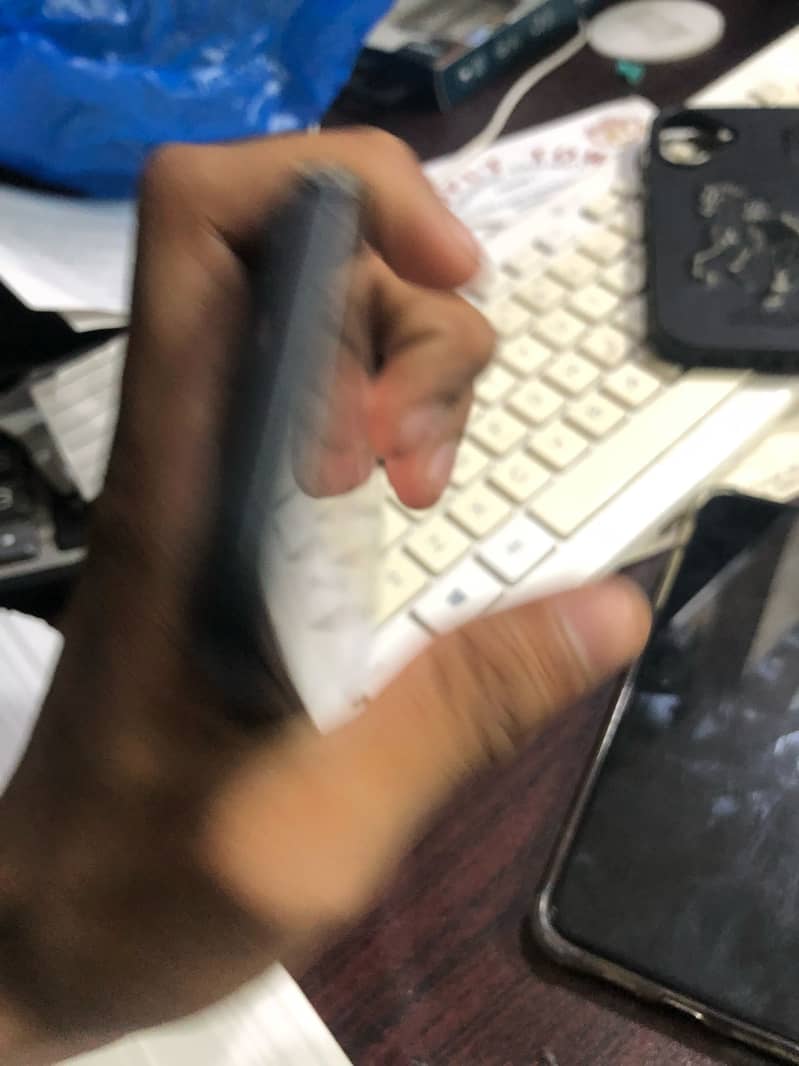 Apple iPhone 16 6