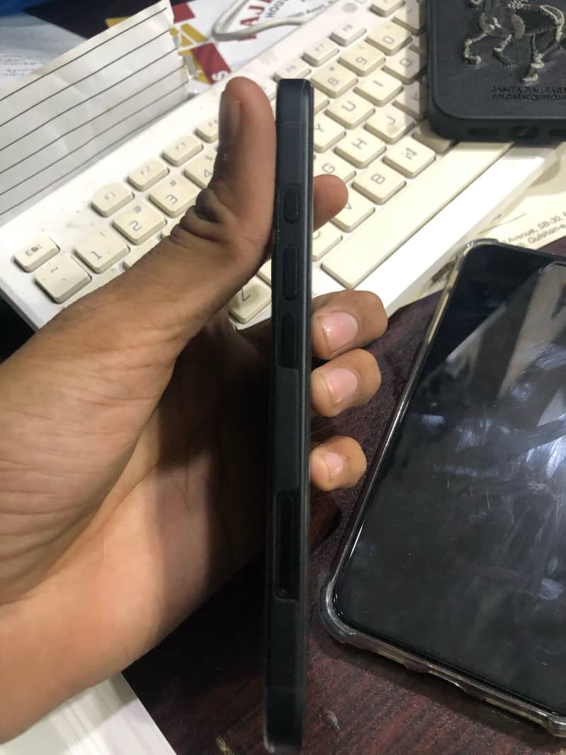 Apple iPhone 16 7