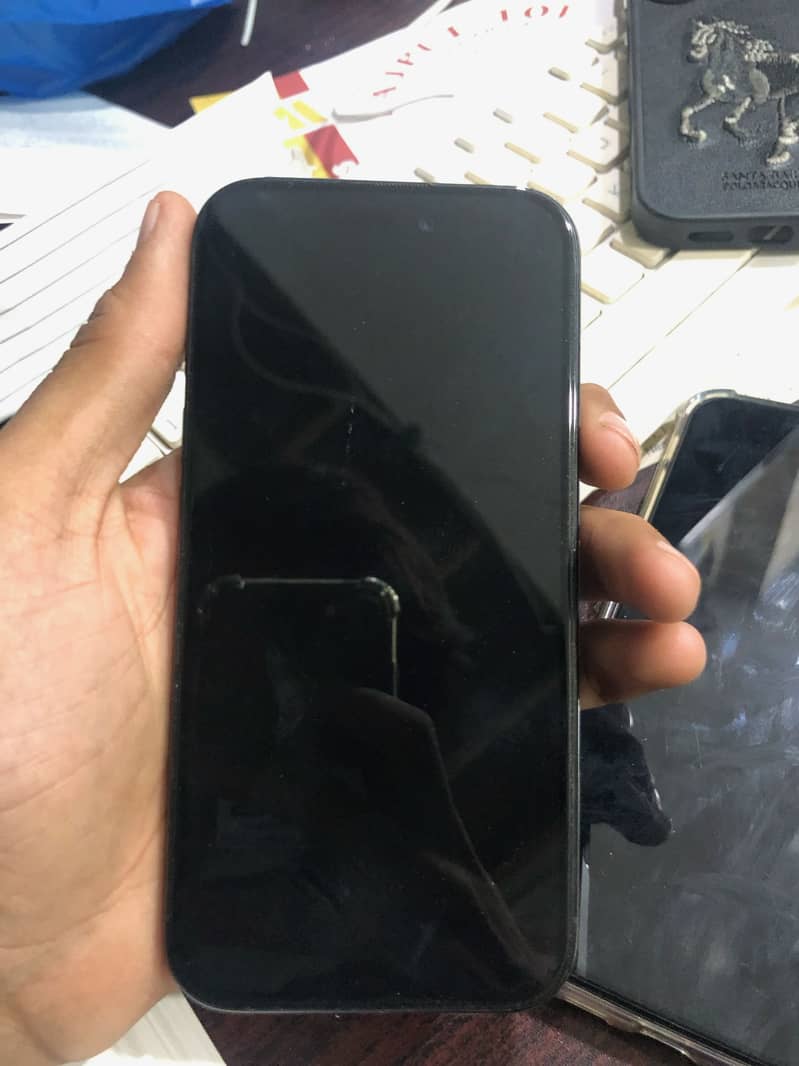 Apple iPhone 16 8
