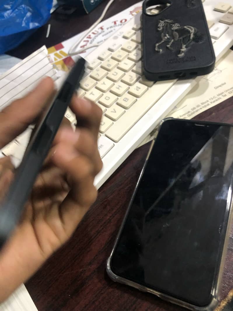 Apple iPhone 16 9