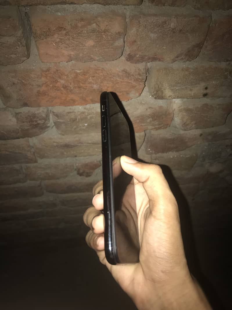 Apple iPhone X 4