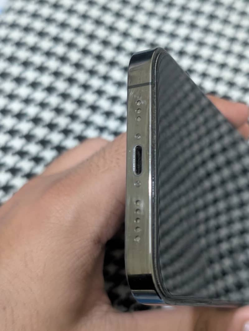 Apple iPhone 13 Pro 2