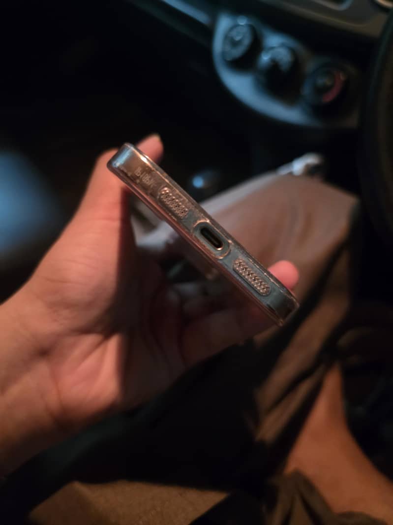 Apple iPhone 16 Pro Max 3