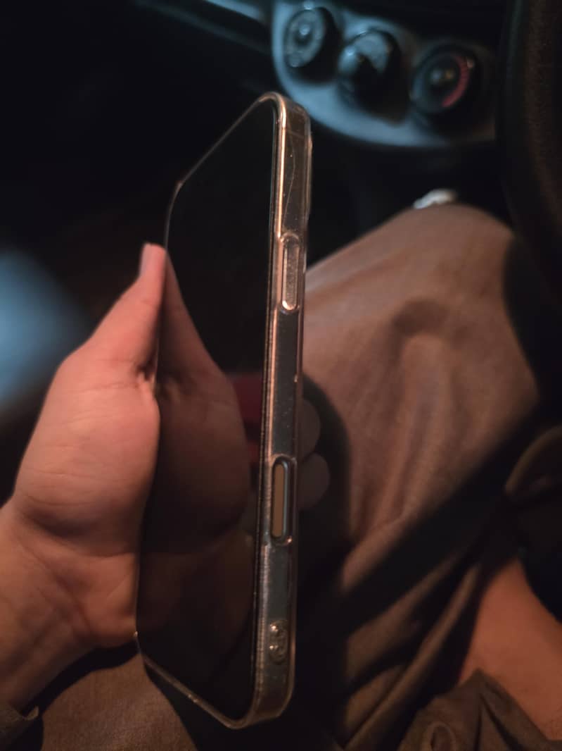 Apple iPhone 16 Pro Max 4