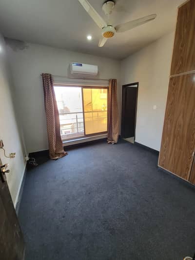 Independent room available for rent ( WITHOUT COMOSSION