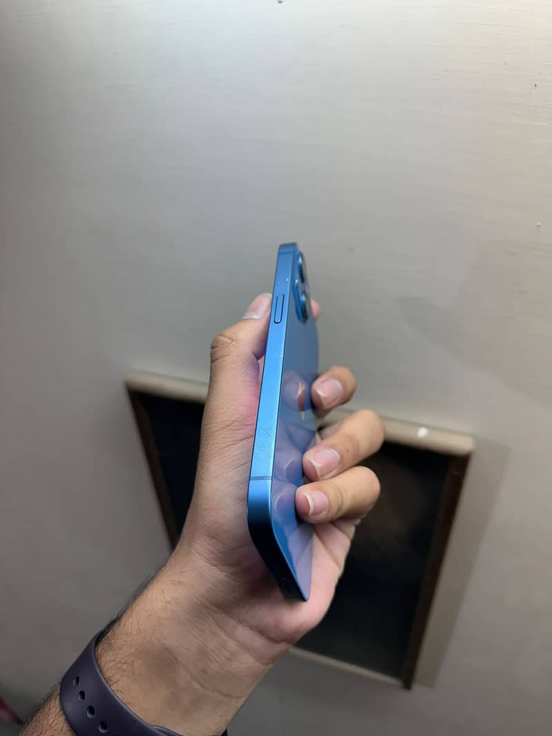 Apple iPhone 13 4