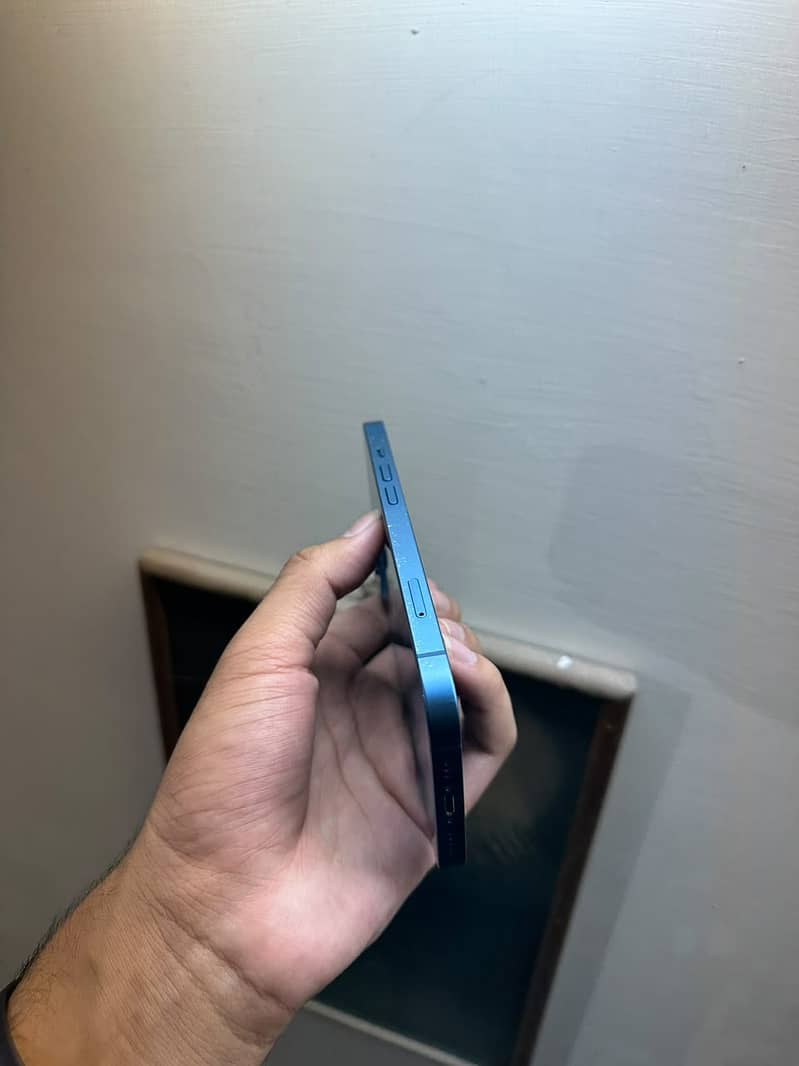 Apple iPhone 13 6
