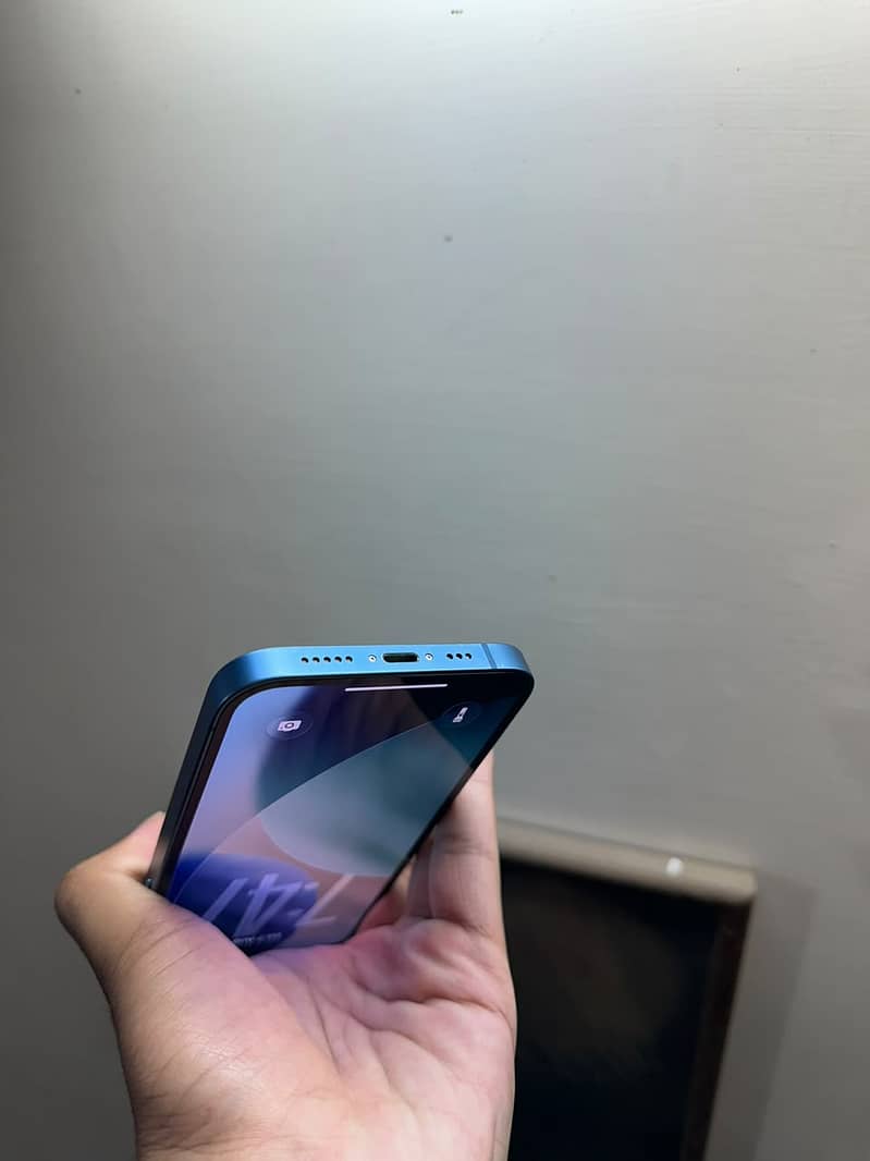 Apple iPhone 13 7