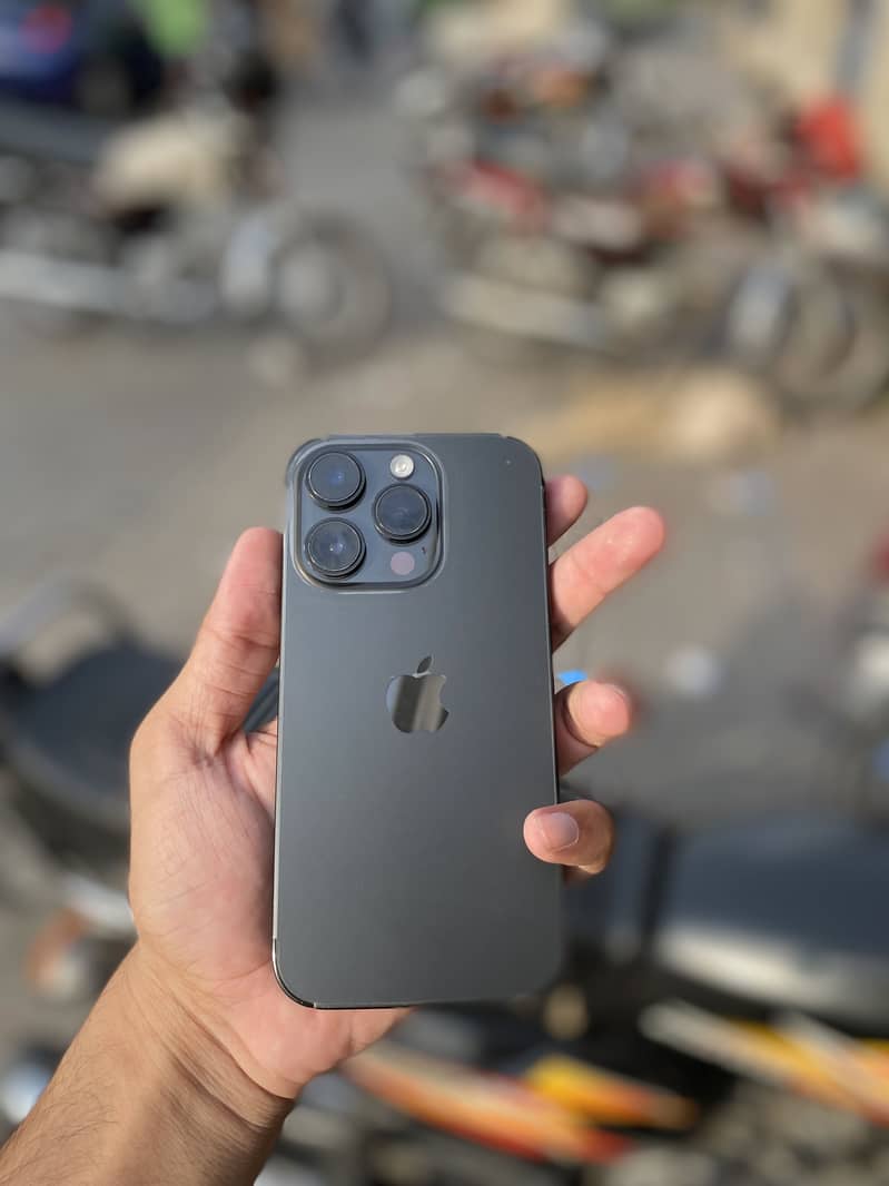 Apple iPhone 14 Pro 1
