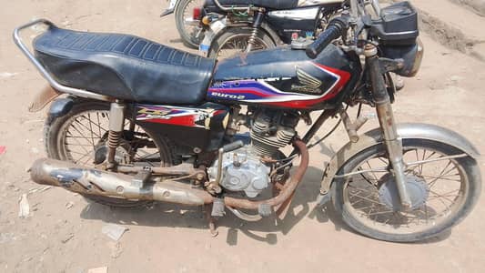 engine pack hy condition apky smny hy kick ka spring or thora Kam hy