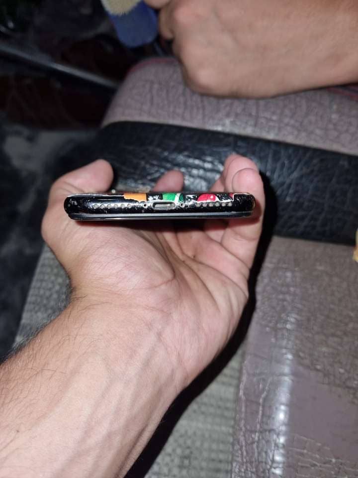 Apple iPhone X 3