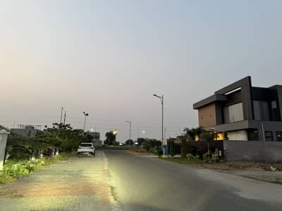 One & Only Park Facing Plot in Phase 7 Sec Y