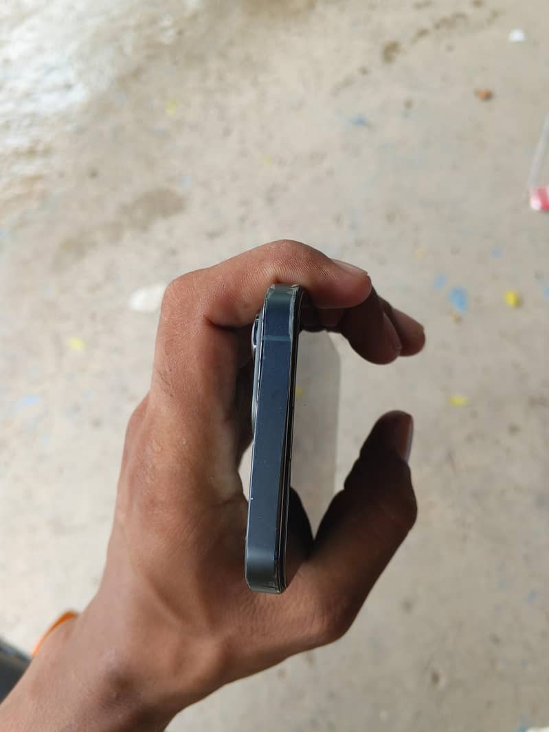 Apple iPhone 13 pro 1