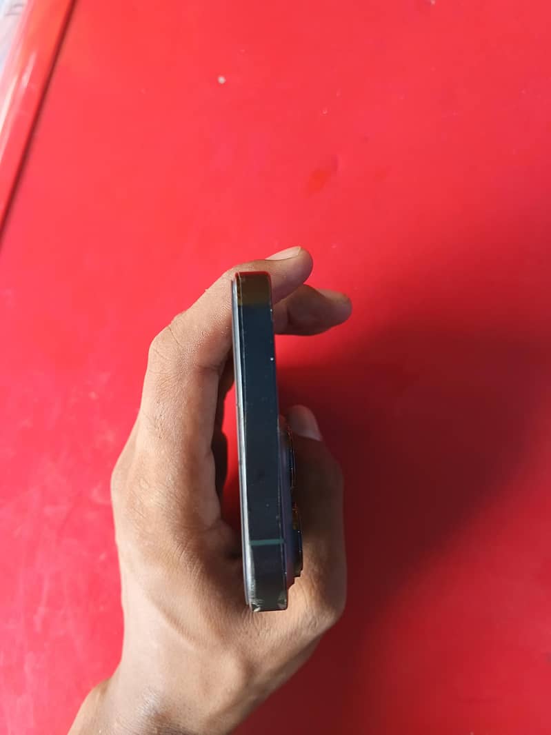Apple iPhone 13 pro 4