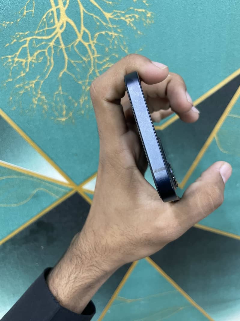 Apple iPhone 12 2