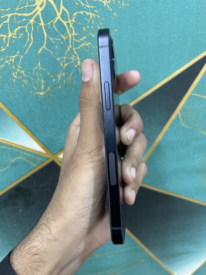 Apple iPhone 12 3