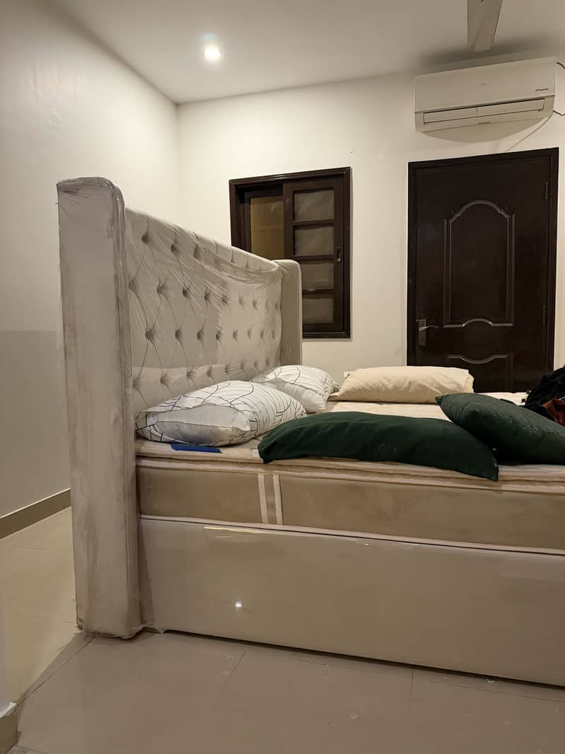 King sized bed 1