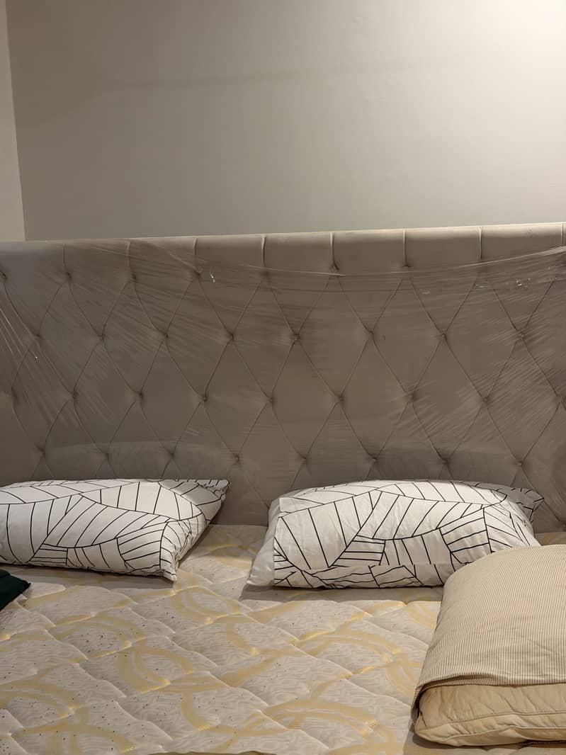 King sized bed 4