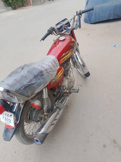 united 125 2017 Model condition pic mein dakhlo bike cam ki awaz han