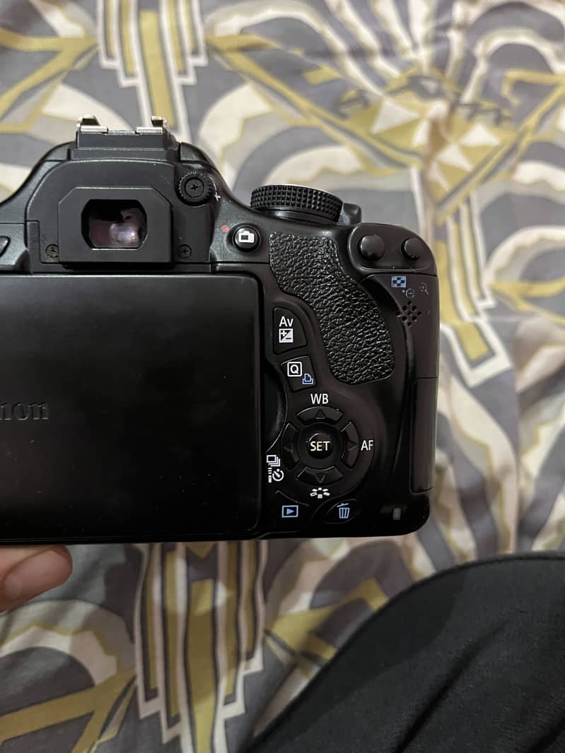 Canon EOS 600D camera 4