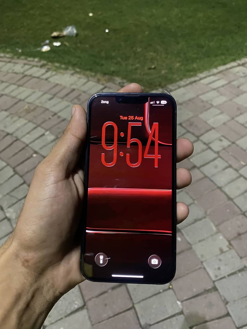 Apple iPhone 13 2