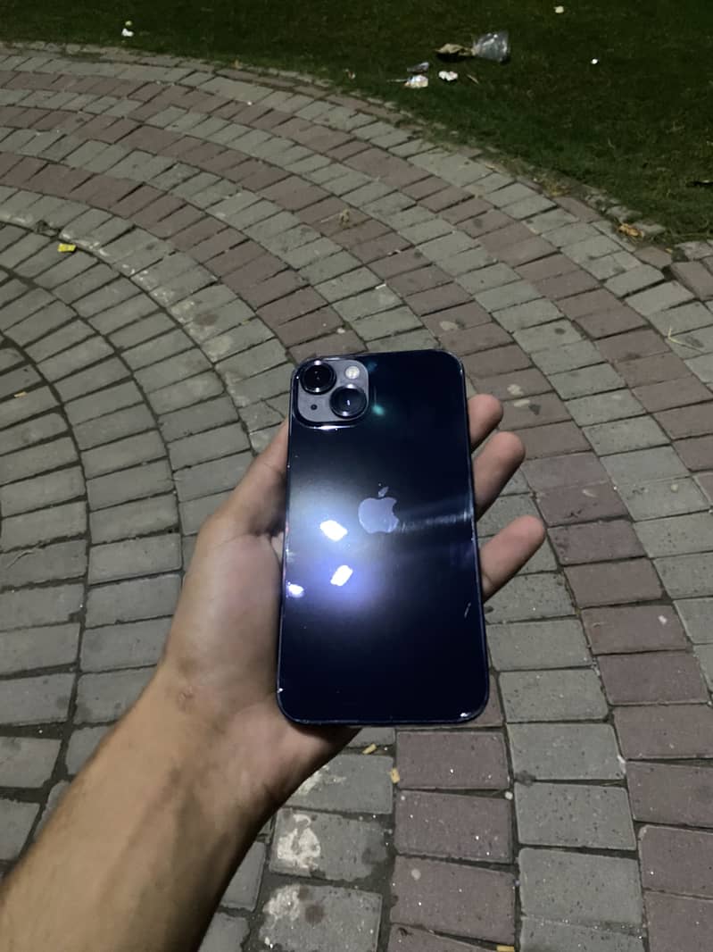 Apple iPhone 13 4