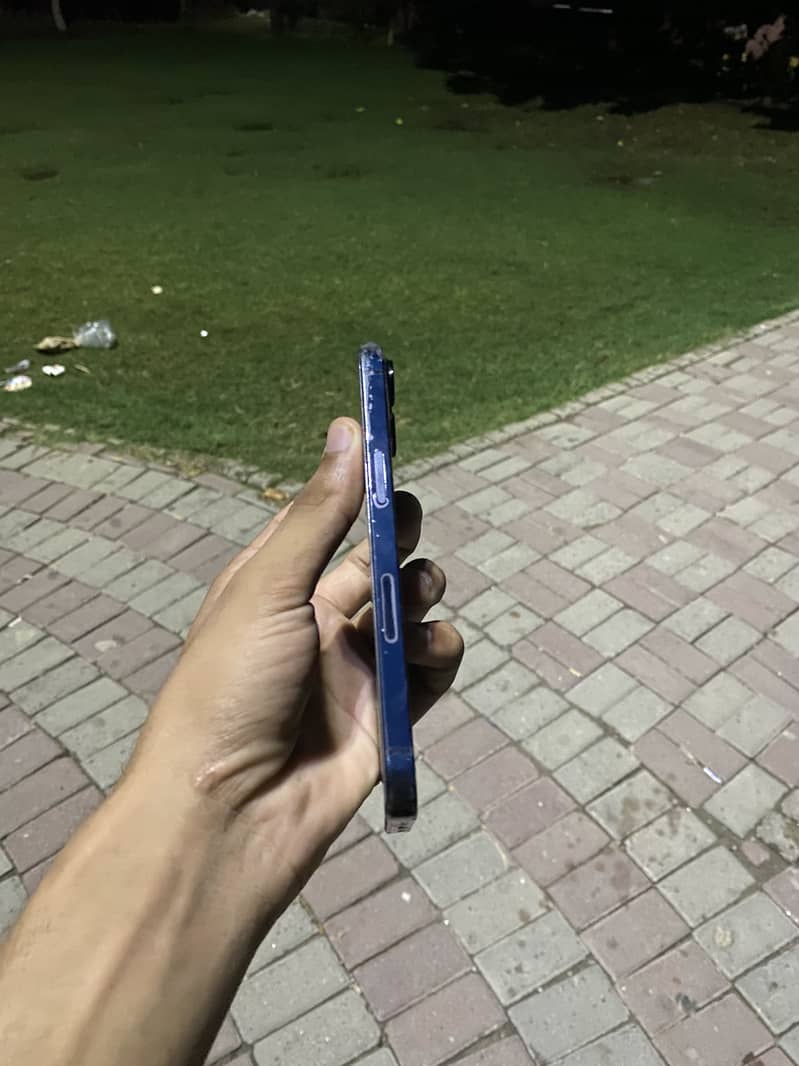 Apple iPhone 13 5