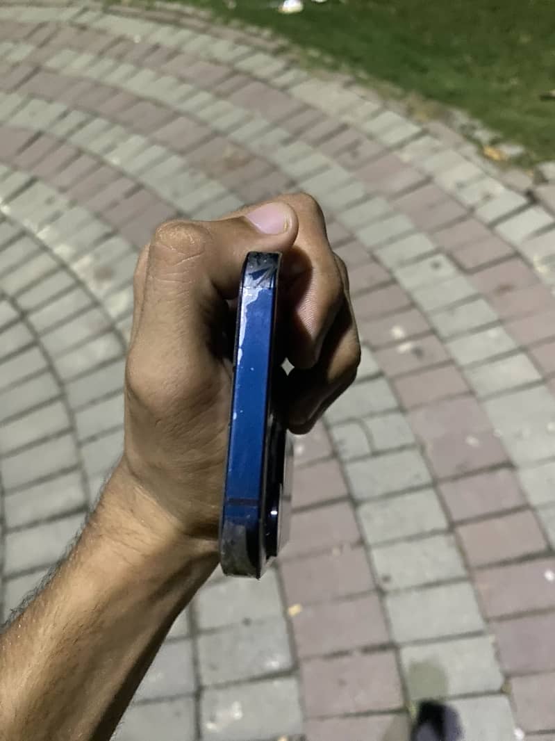 Apple iPhone 13 7