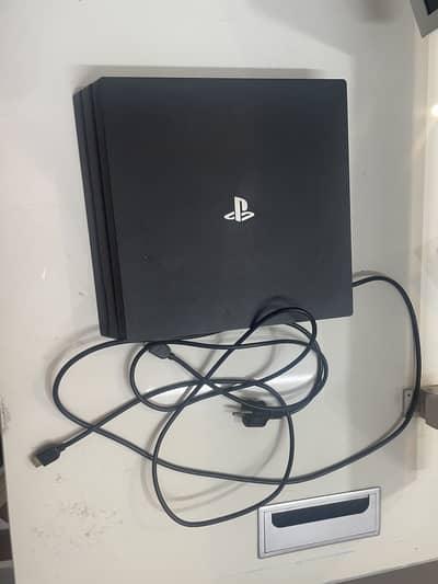 Sony PlayStation 4 Pro 1TB + 2 Controllers + 10 games