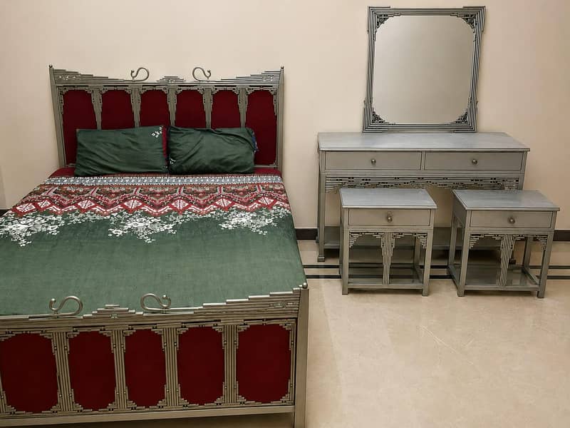 Solid Iron - Bed Set 1