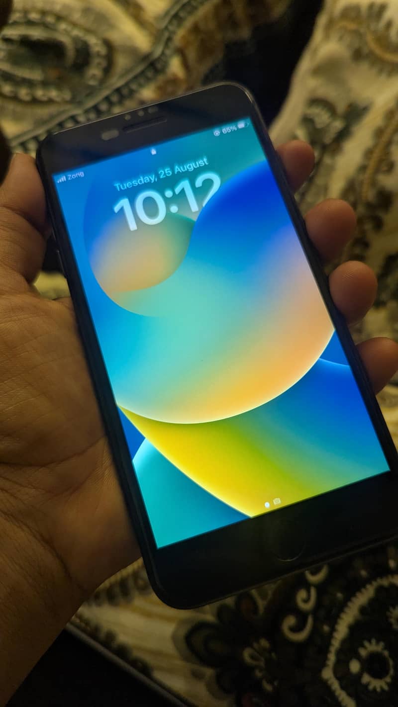 Apple iPhone 8 Plus 1