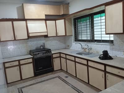 10 Marla Full House Available For Rent In Main Cantt.