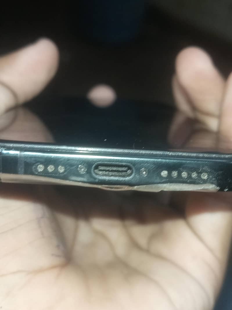 Apple iPhone 16 6