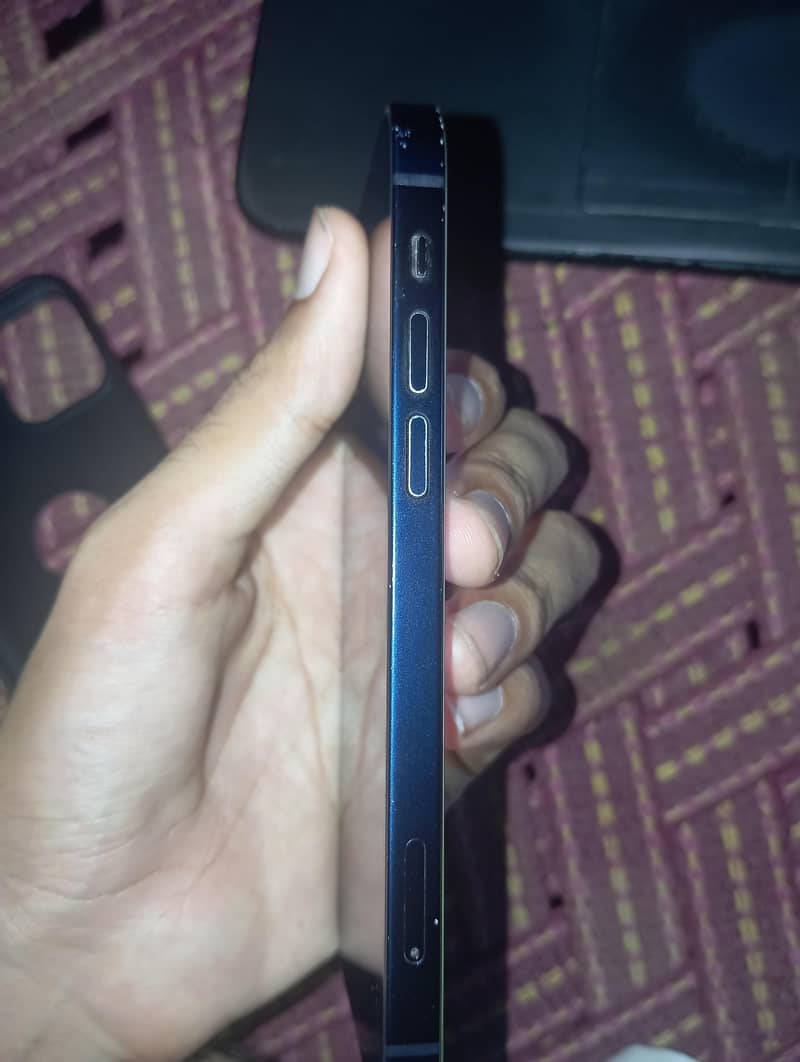 Apple iPhone 12 3