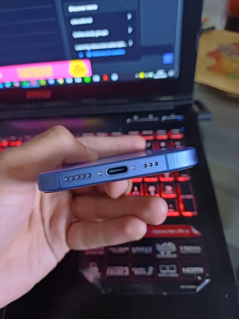 Apple iPhone 16 4