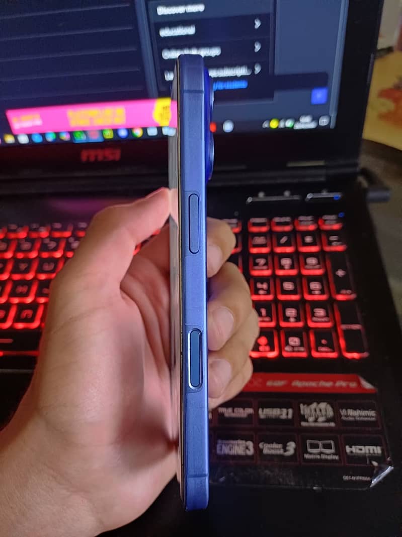Apple iPhone 16 6