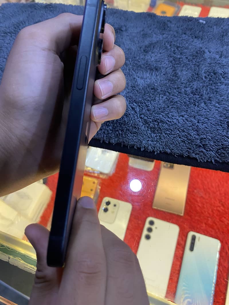 Apple iPhone 15 3