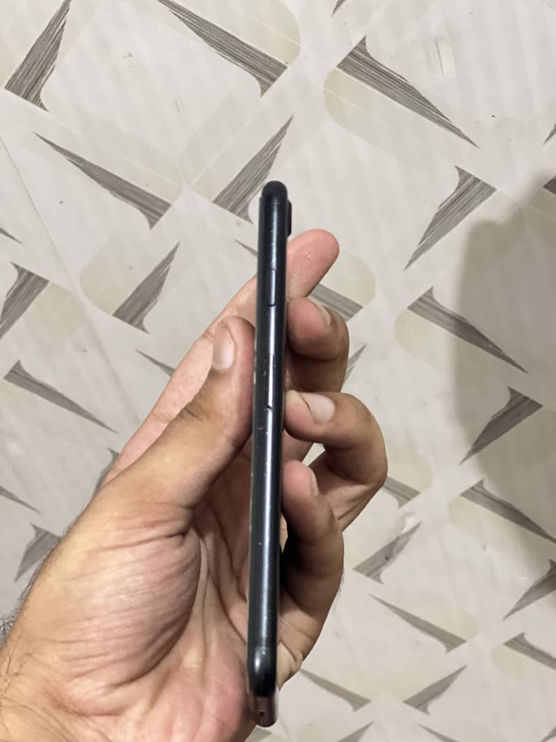 Apple iPhone 7 2