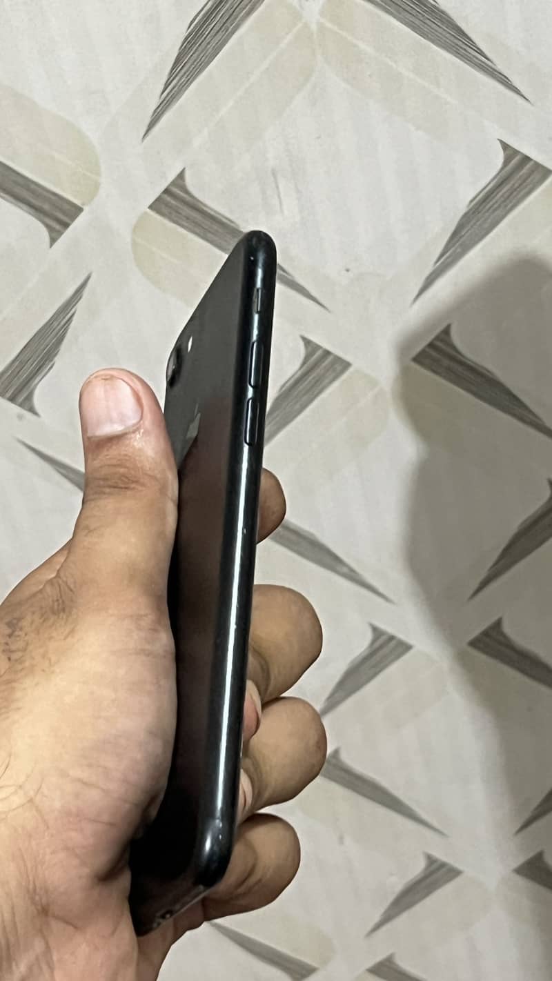 Apple iPhone 7 4